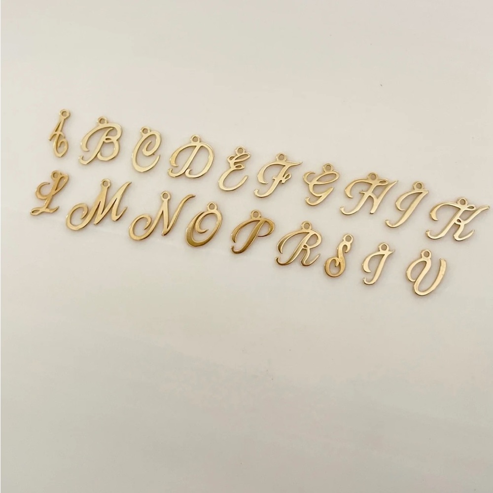 initial A necklace - Picture 2 of 4